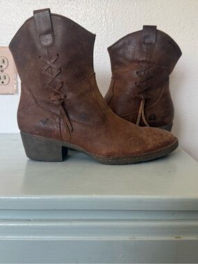 Born boots